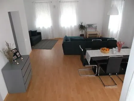 Zobic Apartment *